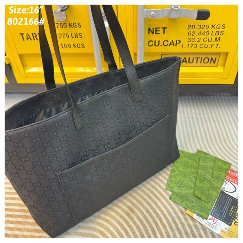 GUCCI Large GG tote bag กระเป๋าสะพายทรงโท้ทใบใหญ่จุใจ ไอเท็มซิกเนเจอร์ชคอลใหม่ ต้อนรับ Fall Winter ใช้ได้ทั้งชายหญิง ด้วยกลิ่นอายสไตล์สปอร์ต