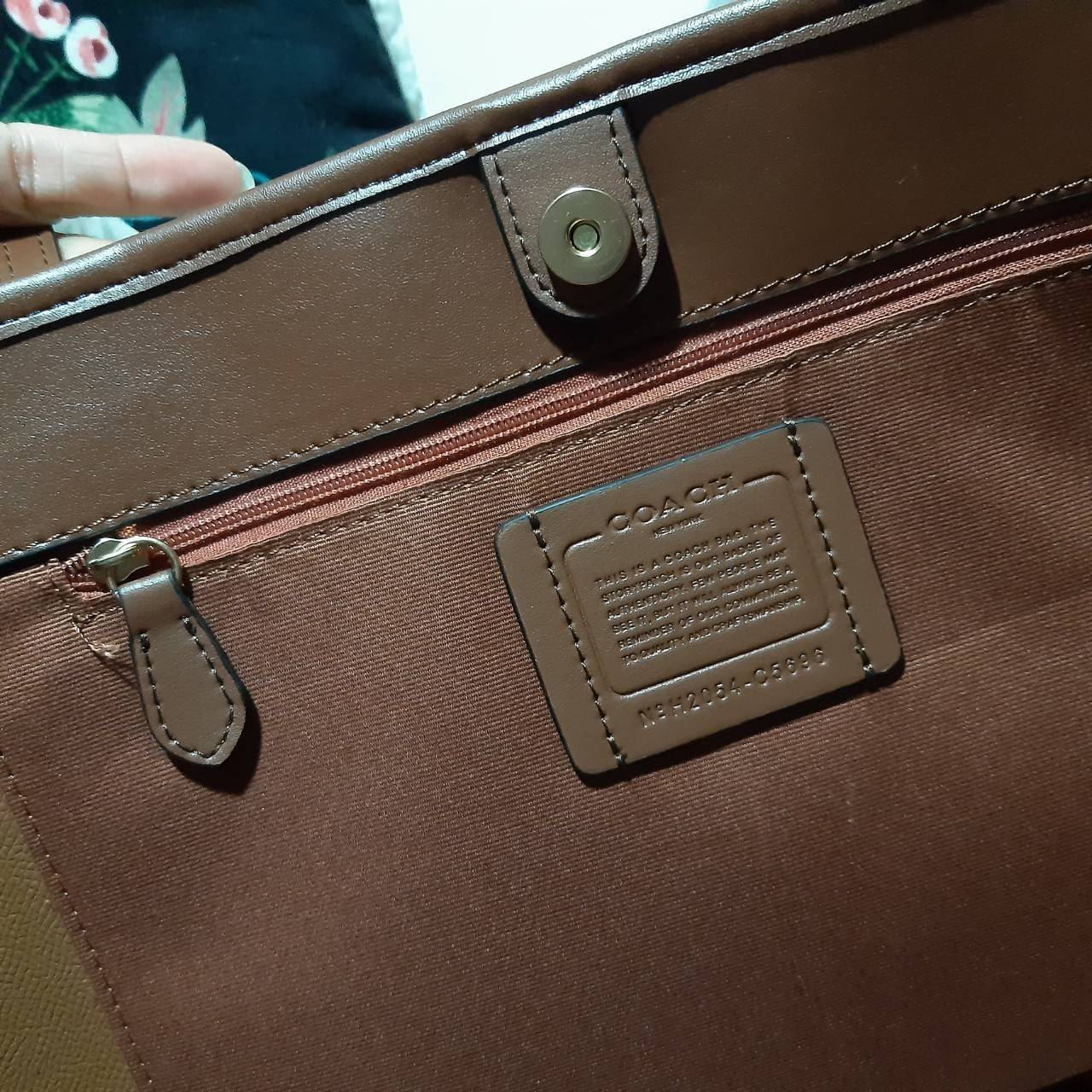 ของแท้ 💯% COACH C5696 CITY TOTE IN SIGNATURE CANVAS กระเป๋าถือทรงโท้ทใบใหญ่ ใส่ของได้ของครบครัน รุ่นใหม่ล่าสุด!! ⭐️⭐️ ขายดีทุกไซส์ ทุกสีจริงๆรุ่นนี้ ✔️✔️ สะพายคล้องไหล่ได้เก๋ๆ วัสดุหนังแคนวาสคุณภาพดี