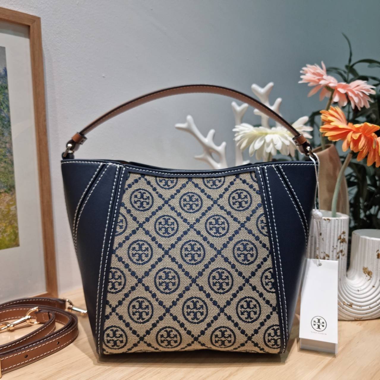 TORY BURCH SMALL T MONOGRAM MCGRAW BUCKET BAG กระเป๋าทรงบัคเก็ตโมโนแกรม เกรดออริ สลับแท้ 1:1 ใช้งานต่างประเทศได้