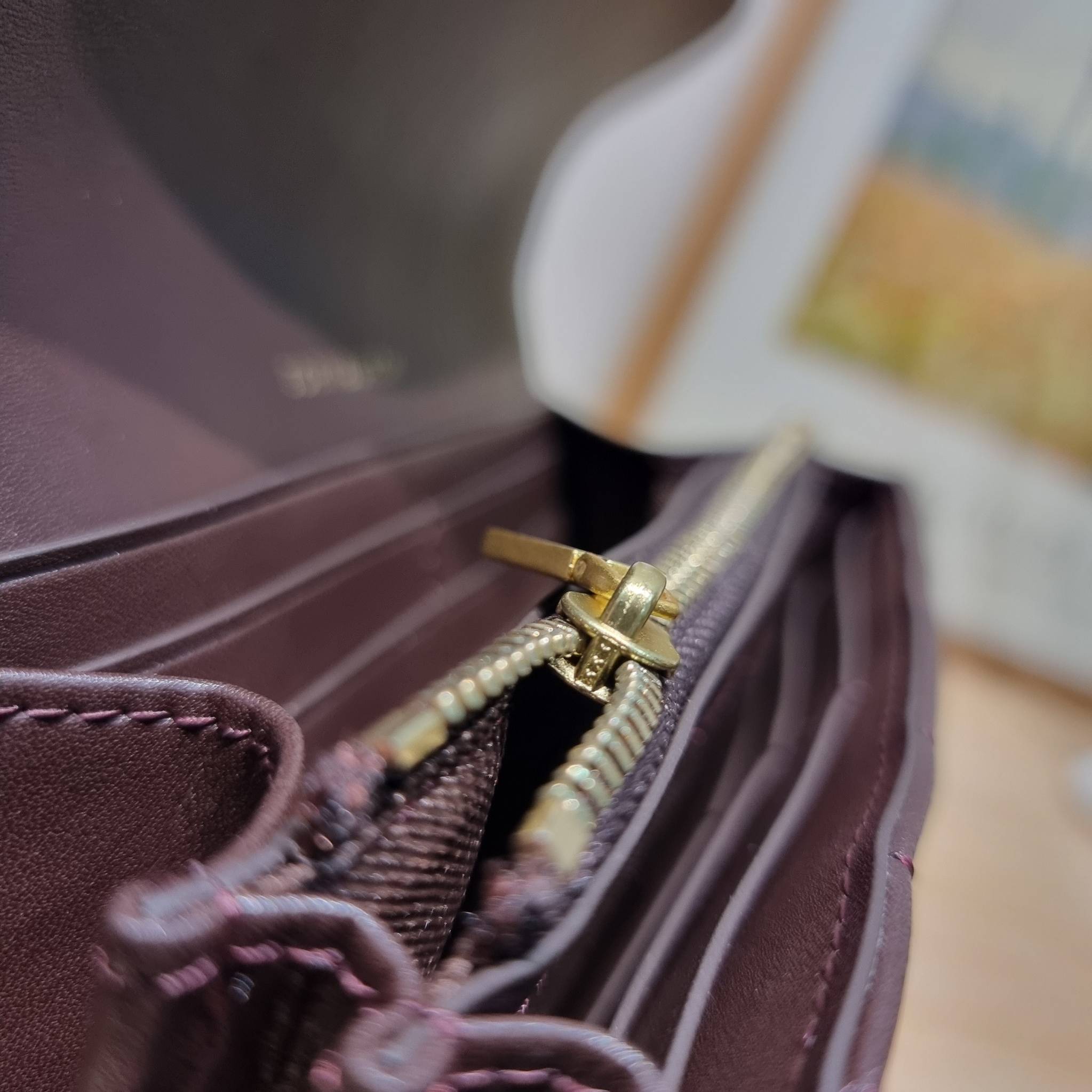 TORY BURCH KIRA CHEVRON POUCH KEY FOB / Tory wallet bag กระเป๋าสตางค์ใบยาวรุ่นใหม่ คอลเลคชั่น 2023 หรูหราทุกสี ดีไซน์คงความคลาสสิค ขนาดกำลังดี สัมผัสดีมาก