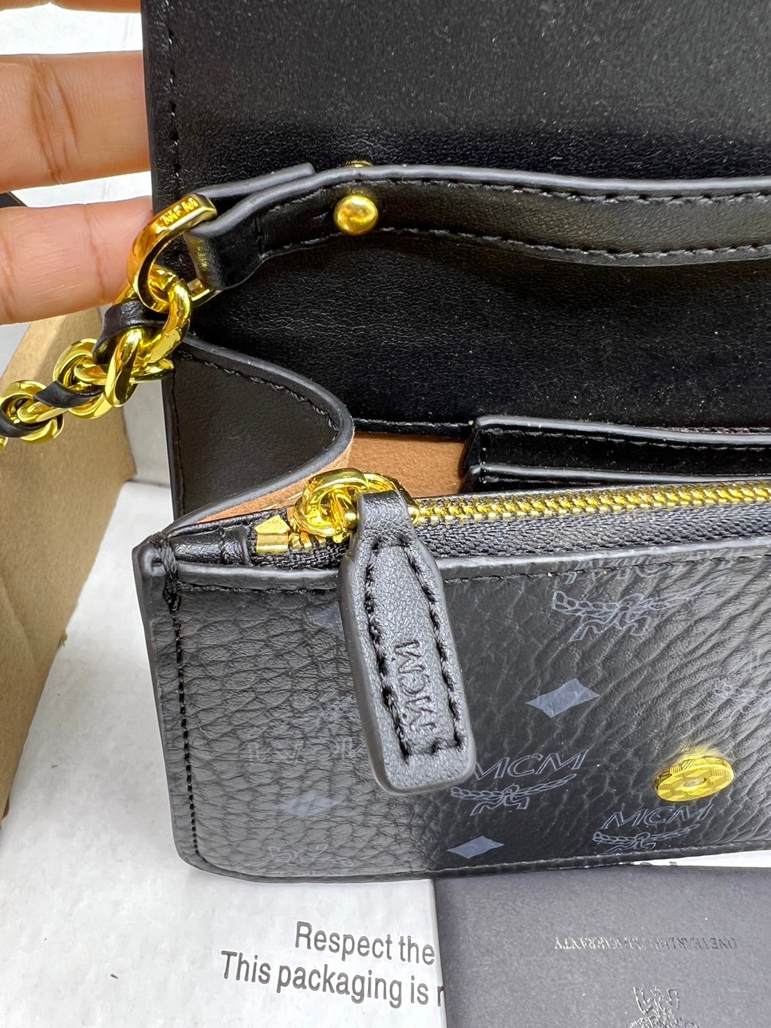 M.C.M DIAMOND SHOULDER BAG IN VISETOS LEATHER MIX กระเป๋าสะพายดีไซน์ใหม่ แรงบันดาลใจรูปทรงมาจากเพชรสวยงาม เกรดท็อปออริ 1:1 สลับแท้