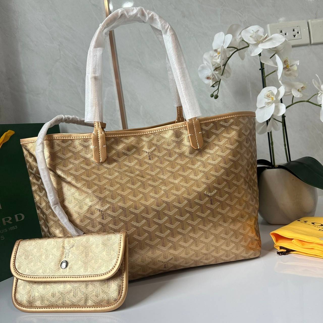 พร้อมส่ง 5 สี PM GOYARD ANJOU PM REVERSIBLE TOTE BAG / Goyard tote bag กระเป๋าทรงโท้ทใบใหญ่ เกรดไฮเอน 1:1 ใช้งานต่างประเทศได้ ภาพถ่ายจากงานขายจริง