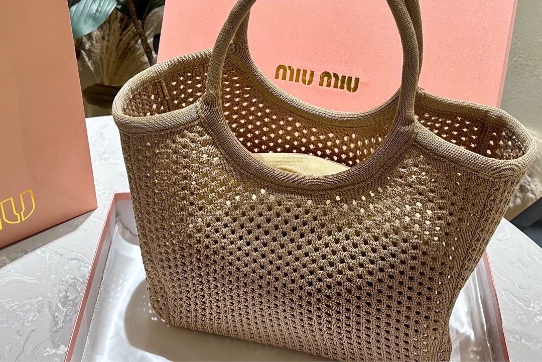 Miu Miu IVY Woven Fabric Tote Bag / Miu Miu Tote Bag กระเป๋าทรงโท้ท งานผ้าถักทอเป็นตาข่าย น้ำหนักเบา