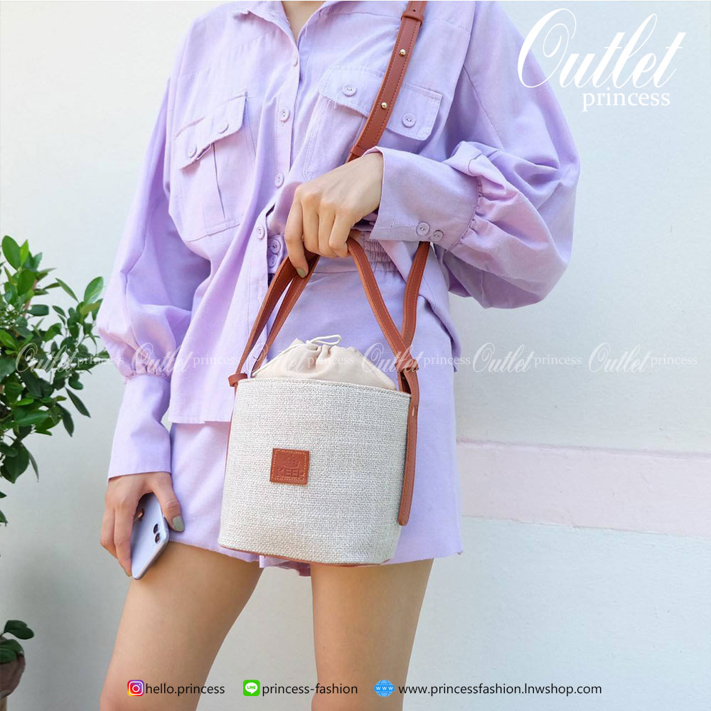 สวยมาก KEEP ‘ Vitamin Sea ‘ Col.3 ทรงถังน่ารักมาก สไตล์ Casual ดูดี สุดๆ ตัดขอบหนังสีน้ำตาล ทรงน่ารัก ด้านในมีถุงผ้าใบเล็กใส่ของได้อีกชั้น ดีไซน์รูปแบบสวย *ดีต่อใจ ใครชอบทรงนี้ห้ามพลาดเลยน๊า 😁❤️ ถือเที่ยว ไปทะเลก้อสวยสุดๆ