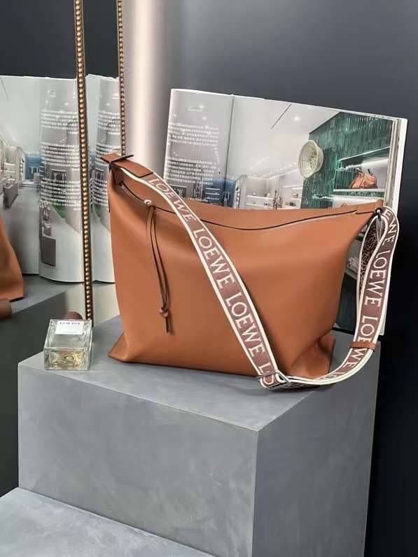 LOEWE Cubi leather crossbody bag / LOEWE Cubi Crossbody bag in supple smooth calfskin and jacquard ท็อปออริจินอล 1:1 เกรดดีสุด สลับแท้ ใช้งานต่างประเทศได้