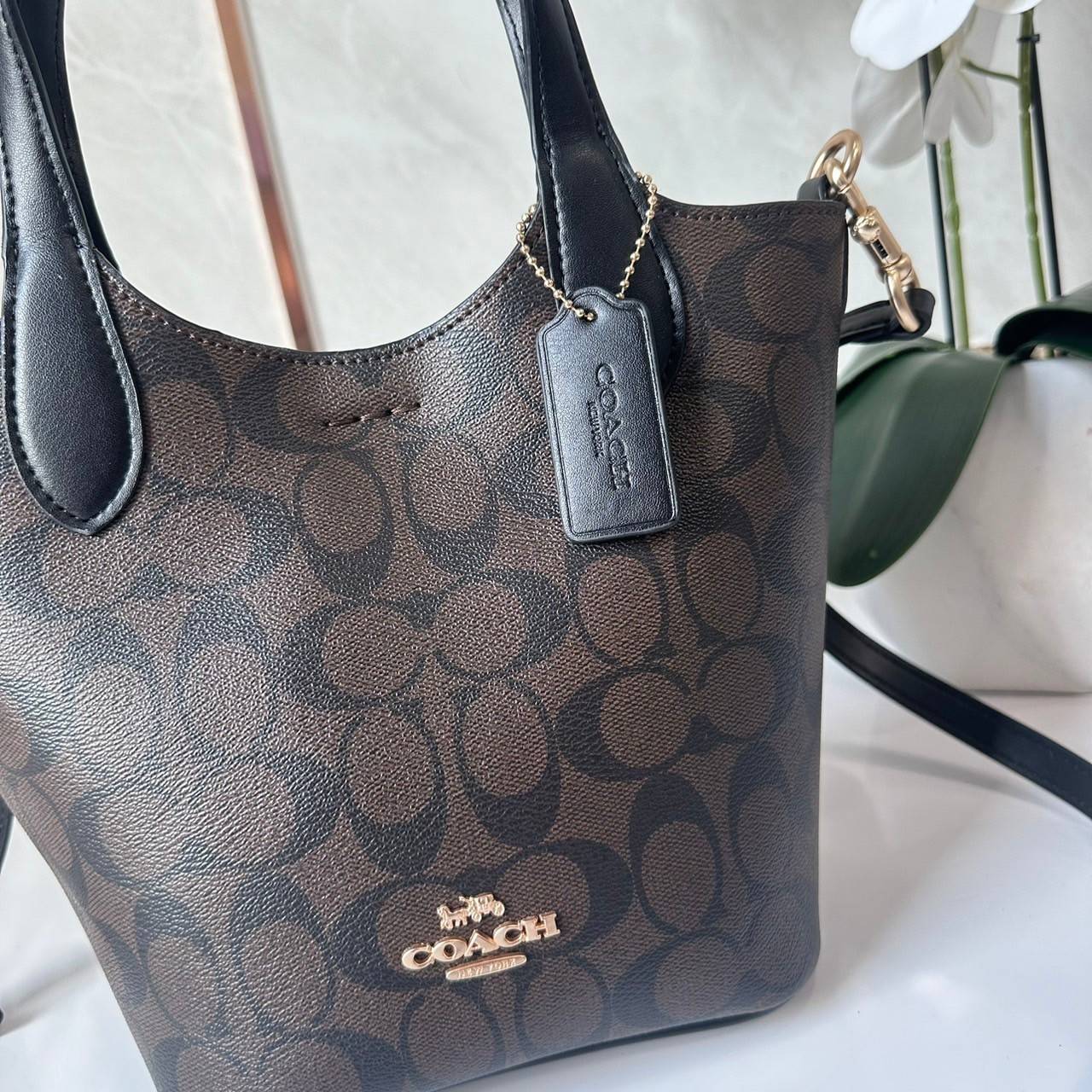 พร้อมส่ง 5 สี COACH HANNA BUCKET BAG กระเป๋าถือ/สะพายข้างทรงบักเก็ตรุ่นใหม่ดีไซน์เก๋น่ารัก เกรดท็อปออริ เกรดดีสุด สลับแท้ 1:1