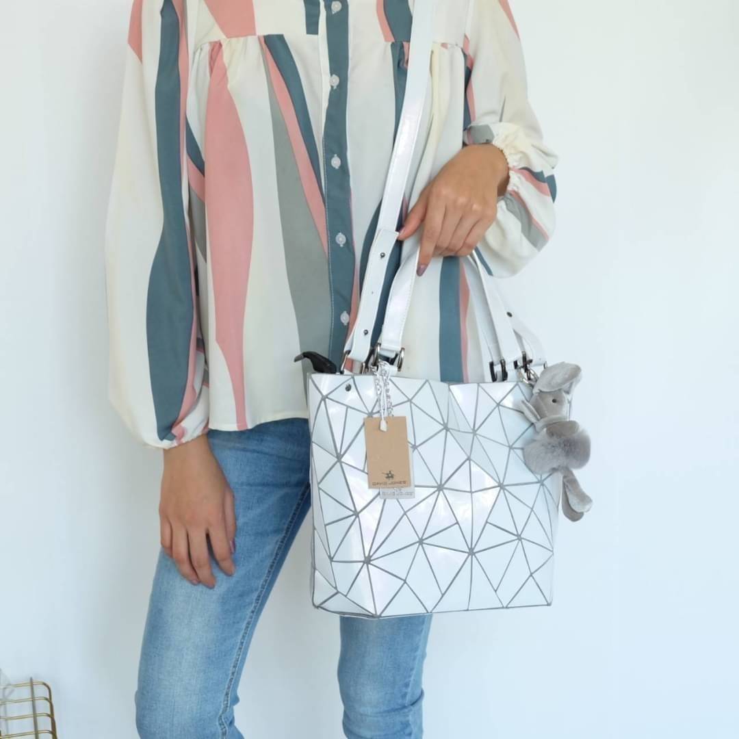 David Jones กระเป๋าสะพายข้างดีไซน์เกร๋มาก สีสวยหรูมาก ขนาดกะลังดีเลย รุ่นขายดี ลาย Limited edition