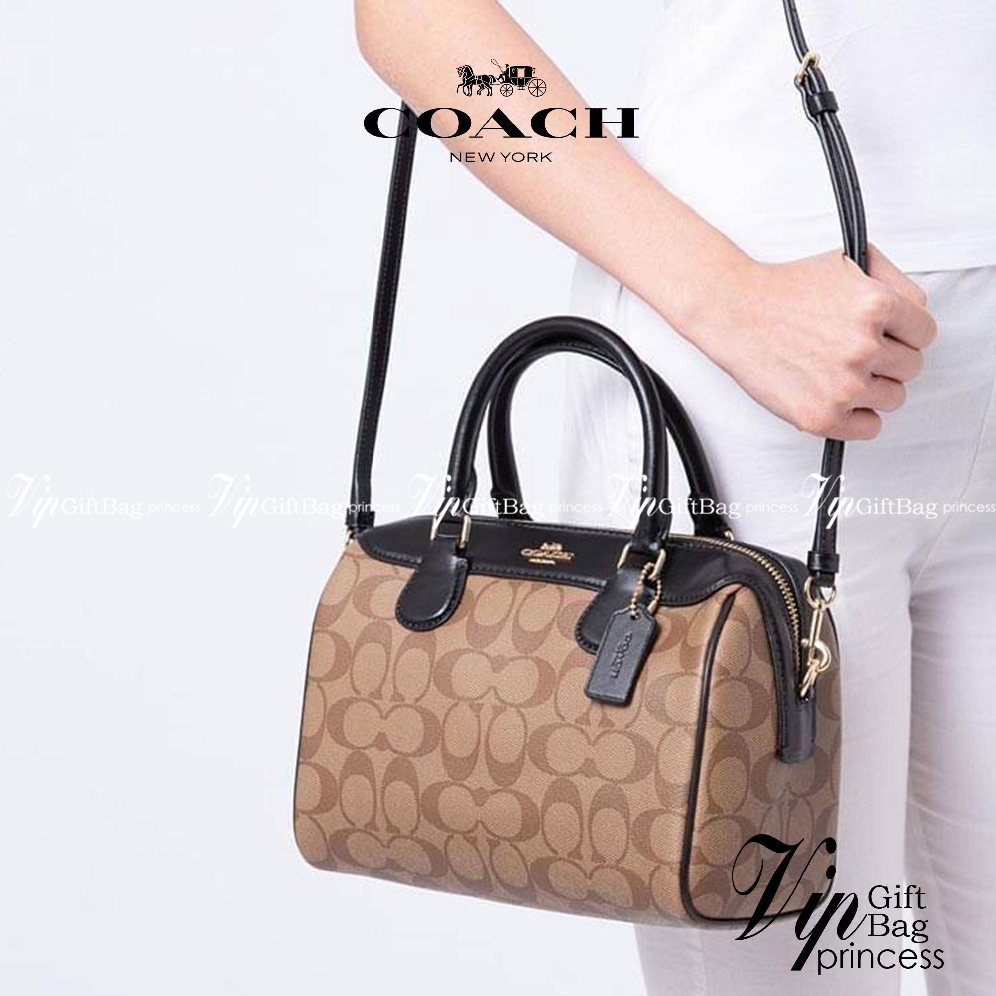 COACH NENNETT SATCHEL BAG((32203)) พร้อมส่งอีกครั้ง ห้ามพลาด! กระเป๋าทรงหมอน ทรงที่สาวๆต้องมีติดตัวไว้สักใบ! หนังแท้นิ่มสวยงาม เปิดปิดกระเป๋าแบบซิป ภายในกว้างสามารถใส่กระเป๋าเงินใบยาวได้ หรือของจำเป็นในชีวิตประจำวันของสาวๆได้หลากหลายเลยค่ะ มีช่องซิปและช่อ