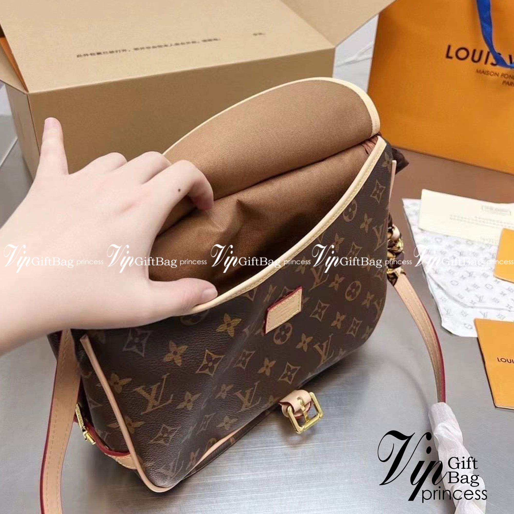 LV Monogram Saumur PM / LV Saumur 30 Brown Monogram Canvas CrossBody Bag กระเป๋าสะพายแบบครอสบอดี้สุดหรู โดดเด่นด้วยลายโมโนแกรม หยิบใช้ได้ทุกวัน ทุกโอกาส สวยคุ้มเกินราคาค่ะ