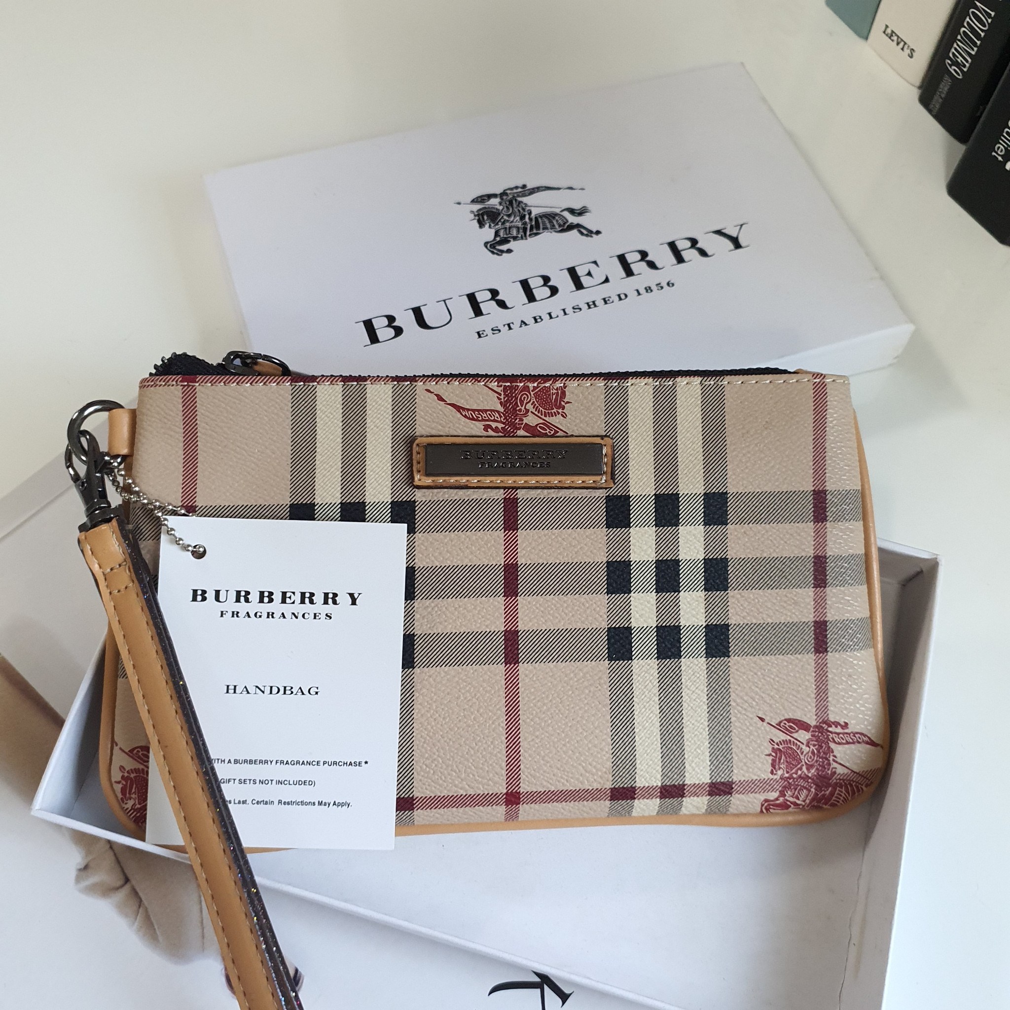 BURBERRY FRAGRANCES WRISTLET VIP Gift With Purchase Limited Edition พรีเมี่ยมกิ๊ฟของเเท้จากเคาน์เตอร์น้ำหอม