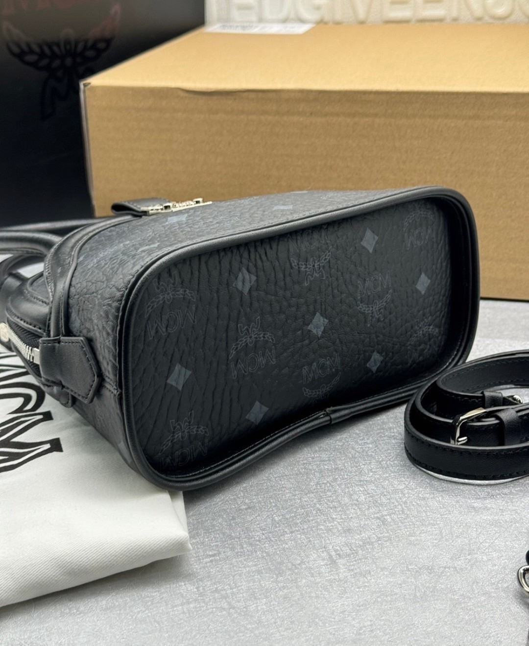 M.C.M TRACY TOTE IN VISETOS กระเป๋าถือ/สะพายข้าง ทรงยูนีคโดดเด่น น่าใช้ หูจับในตัว เกรดออริ สลับแท้ 1:1