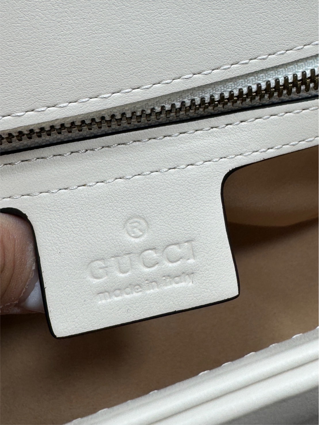 ORI | หนังแท้ GG Marmont small shoulder bag กระเป๋าสะพายข้างรุ่นคลาสสิค ดูแพง อัพลุคได้สบายๆ ด้านหลังดีไซน์รูปหัวใจ