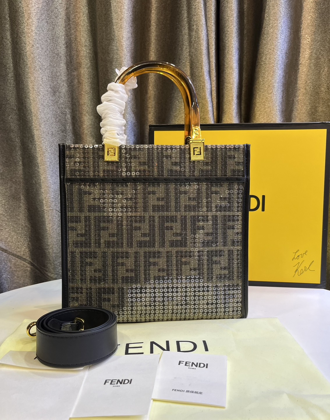 FENDI Sunshine jacquard FF sequins shopper / Fendi Tote bag 25cm พร้อมส่ง กระเป๋าสะพายทรงโท้ท ปักเลื่อมแวววาว รุ่นใหม่ สวยหรู **สินค้าเกรดออริจินอล 1:1 สลับแท้
