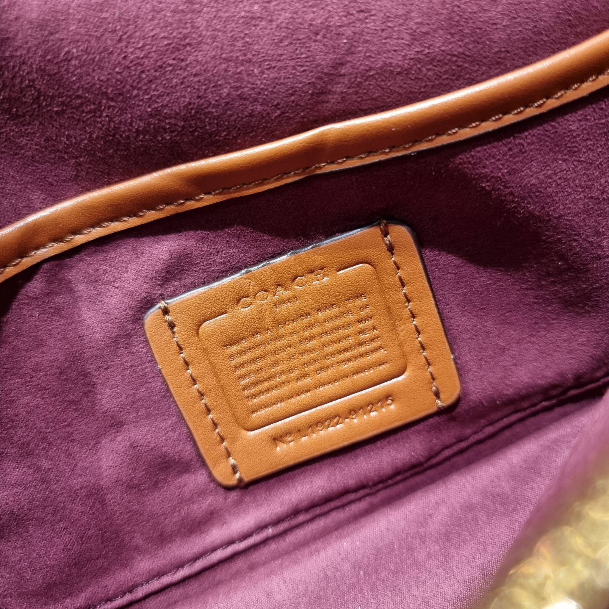 COACH TABBY SHOULDER BAG 26 IN SIGNATURE CANVAS WITH BEADCHAIN (6793,91215) กระเป๋าสะพายไหล่ ดีไซน์วินเทจย้อนยุค สวยคมชัด คลาสสิคใช้ได้ทุกลุค วัสดุหนังแท้สลับหนังแคนวาสเคลือบลาย เปิด-ปิดด้วยแม่เหล็กในตัว รับรองแน่นหนา ด้านหลังมีช่องแยก ภายในเป็นช่องโล่ง ข