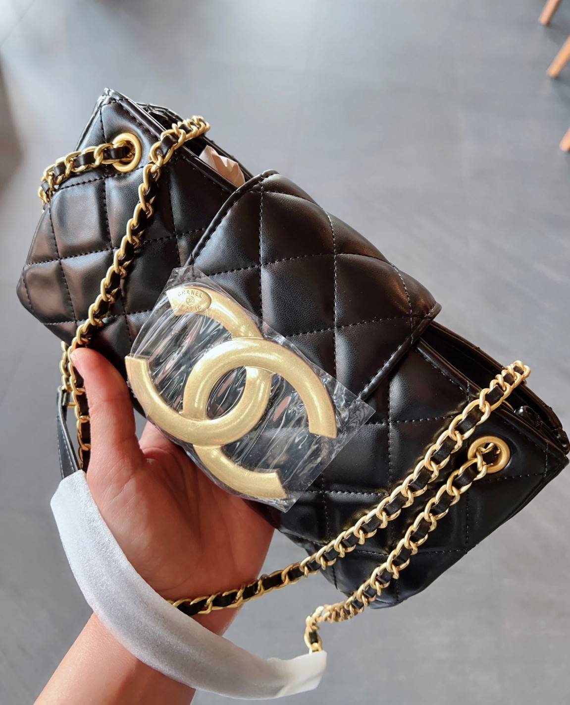 Chanel 24C bag / CHANEL WITH CHAIN / CHANEL Casual Style กระเป๋าสะพายหนังนิ่มลื่นเงาสวย