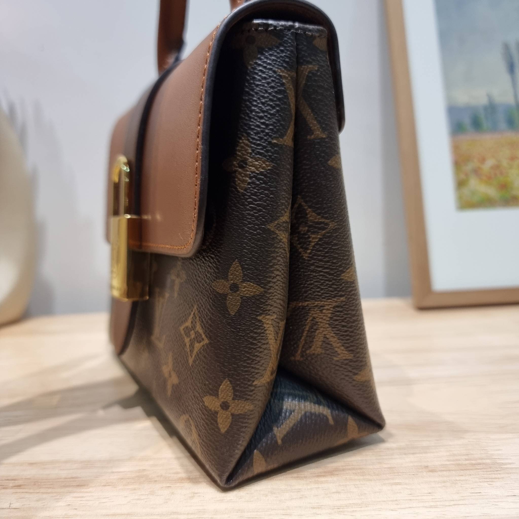 LV LOCKY BB MONOGRAM กระเป๋าสะพายข้าง ดีไซน์หรู ใหม่ล่าสุด สวยถึงบ้านได้ก่อนใคร มีใช้เลิศๆทันปีใหม่แน่นอน คุ้มที่สุด โดดเด่นด้วยอะไหล่ดัมมี่รูปกุญแจสีทอง