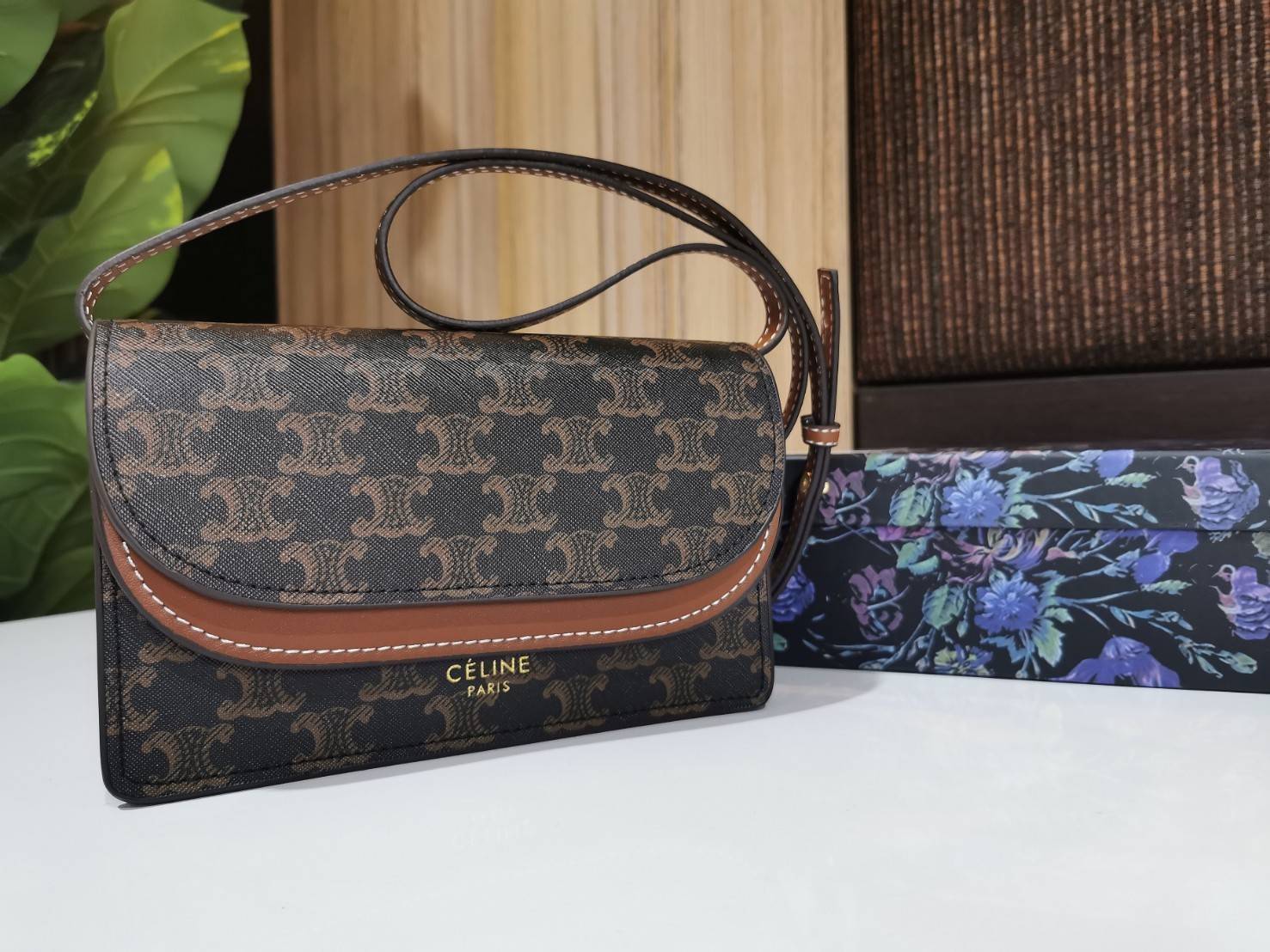 CELINE TRIOMPHE CLUTCH VIP GIFT WITH PURCHASE GWP พรีเมี่ยมกิ๊ฟ Limited Edition จาก CELINE PERFUME DUTY FREE COUNTER