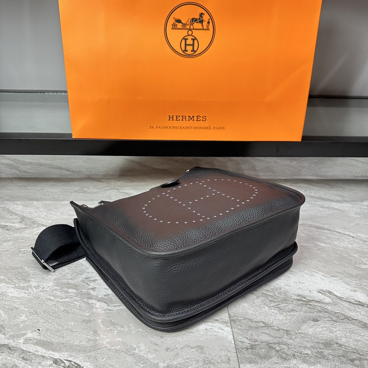 HERMES Evelyne PM Bag The Perfect Crossbody Bag 29cm กระเป๋าทรงโท้ทแบรนด์หรู เอกลักษณ์ของความสง่างาม เกรดออริ สลับแท้ 1:1 ใช้งานต่างประเทศได้