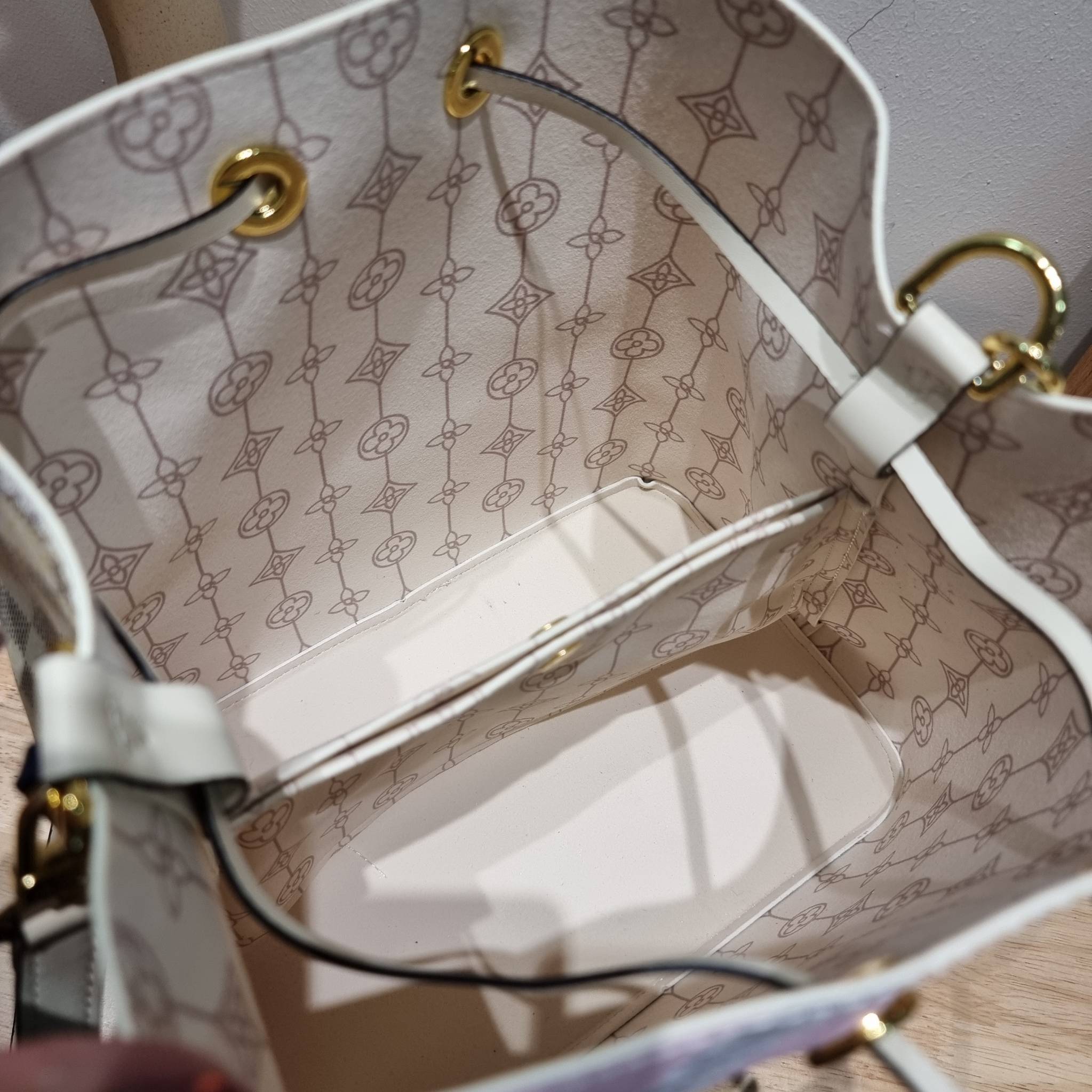 LV Neonoe MM Damier Azur New Spring Collection - Nautical อีกหนึ่งรุ่นท็อปฮิต กับดีไซน์ใหม่ต้อนรับฤดูร้อน กับกระเป๋าสะพายทรงบัคเก็ตใบใหญ่