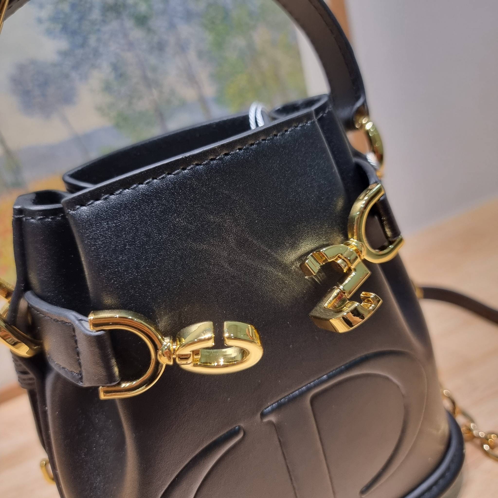 CD SMALL C'EST BAG 17cm / Dior bucket bag พร้อมส่ง กระเป๋าสะพายสุดคลาสสิค ดีไซน์หรู ไซส์เล็กกะทัดรัด ใช้งานง่าย สะพายได้ทุกโอกาส **ล็อทราคาพิเศษสุดคุ้ม