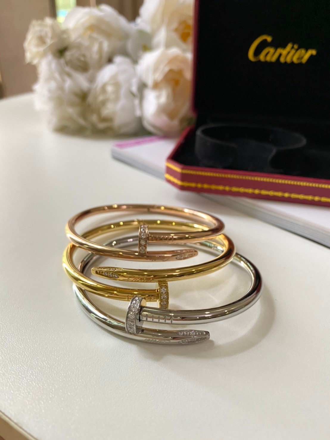 Cartier Bracelet / Cartier JUSTE UN CLOU กำไลคาเทียร์ตะปู รุ่นมีเพชร ภาพถ่ายจากงานจริง พร้อมกล่อง วัสดุโลหะเคลือบขึ้นเงาตามรูป ใช้งานต่างประเทศได้
