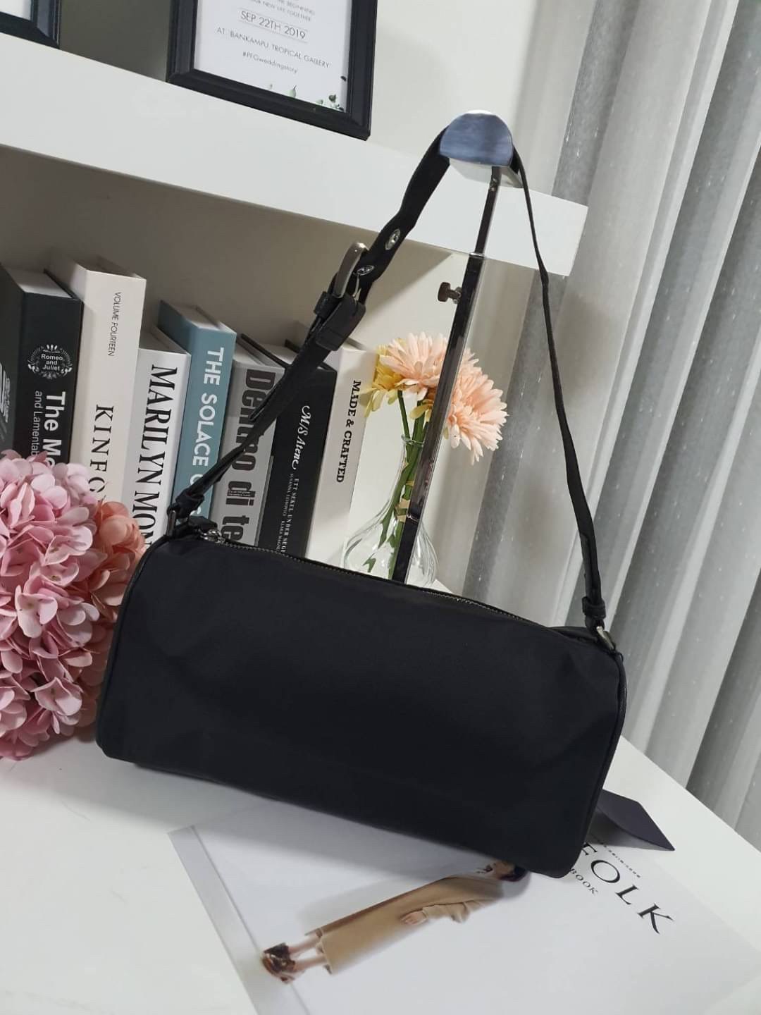 Prada Handbag New Collection วัสดุทำจากผ้า Nylon กันน้ำได้คะ