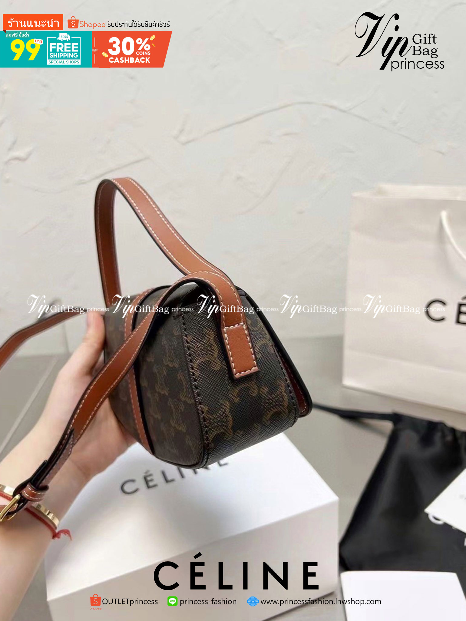 VIP 】CELINE TABOU CLUTCH BAG CELINE MINI CROSSBODY BAG (GWP) วัสดุ Triomphe Canvas หนังสวยอยู่ทรงกันน้ำได้ ขนาดกำลังน่ารัก การออกแบบที่เน้นความเรียบแต่หรู มาพร้อมสายสะพายสั้นและสายสะพายยาว สำหรับสะพายไหล่ สายปรับระดับสั้น-ยาวได้ (ถอดไม่ได้) โดดเด่นที่ด้าน