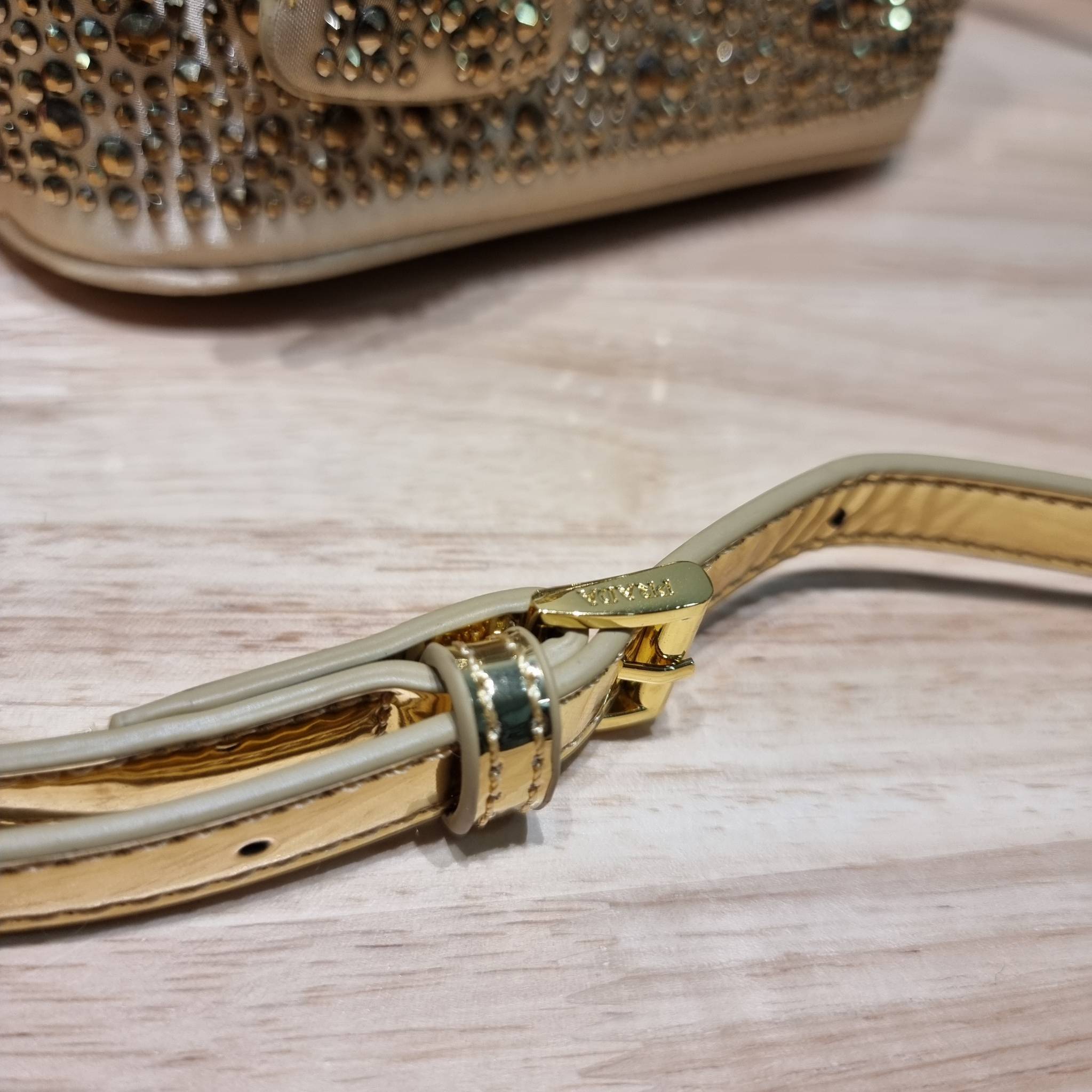 PRADA SMALL PANIER CRYSTAL EMBELLISHED TOTE BAG กระเป๋าสะพายทรงโท้ท ไซส์กำลังสวย หรูหรา โดดเด่น ถือออกงานก็ดูระยิบระยับเล่นแสง ทำให้ดูดีมีราคา