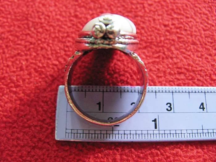 สินค้าหมดค่ะ แหวนหินฮาวไลท์สีขาว โรเดียมสีเงิน(มีเหตุผลและอดทน)แบบ1ค่ะ