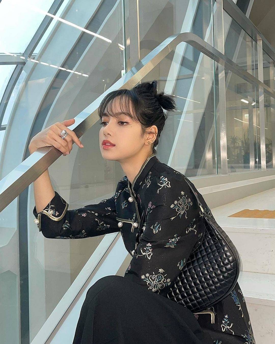 พรีเมี่ยมกิ๊ฟแท้ 100% 】CELINE SHOULDER BAG VIP GIFT WITH PURCHASE (GWP) พรีเมี่ยมกิ๊ฟ Limited Edition จาก CELINE HAUTEPARFUME DUTYFREE COUNTER วัสดุ LAMBSKIN หนังนิ่มสวยอยู่ทรงดีไซน์หรูฮิตสุดๆในเกาหลี เปิดปิดด้วยซิปแบรนด์สีทอง