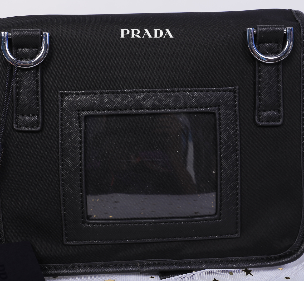 Prada NYLON & Saffiano crossbody bag กระเป๋าสะพายขนาดกำลังน่ารัก วัสดุ NYLON ผสม หนังลาย Saffiano ขนาดกำลังพอดี อยู่ทรง