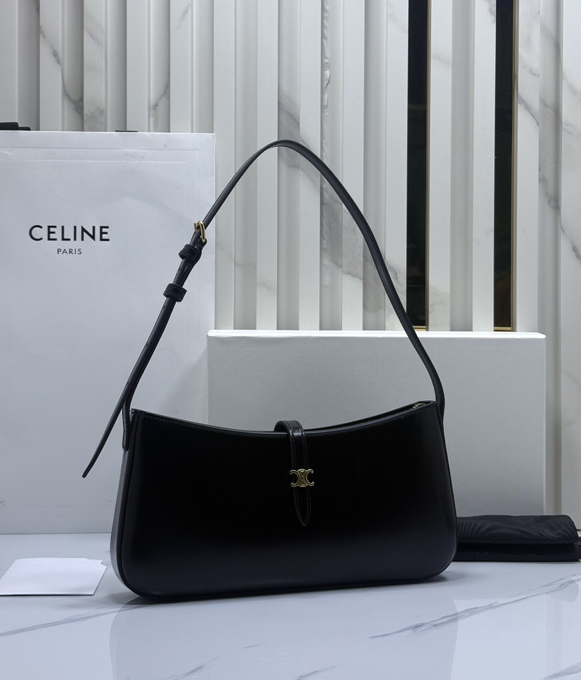 ORI หนังแท้ | CELINE TINA SHOULDER BAG IN Triomphe canvas กระเป๋าสะพายไหล่ทรงพอช ดีไซน์ใหม่ก่อนใคร เรียบง่ายหรูหราลงตัว สไตล์วินเทจลัคชูดูแพงสุดๆ ใช้งานได้หลากหลายโอกาส ขนาดกำลังดีพาพาสะดวก