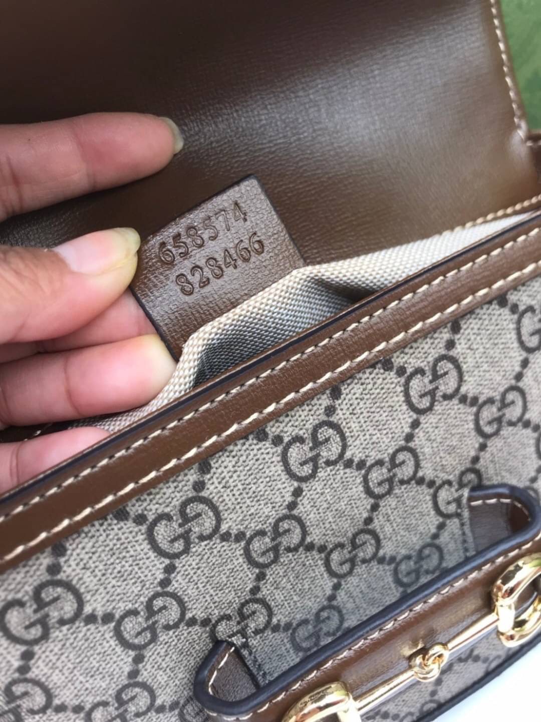 VIP GIFT 】หนังแท้ GUCCI Horsebit 1955 mini bag GG Supreme canvas ที่สุดของรุ่นที่ฮอตหนักมาก คอลเลคชั่นที่ยอดขายดีตั้งแต่วันแรกที่ลง shop ด้วยรูปทรงที่กะทัดรัด ตอบโจทย์ได้ทุกลุค ทุกไลฟ์สไตล์ ใช้งานได้ง่ายคล่องตัว เรียกได้ว่าใครไม่มีได้ยังไง สวยขนาดนี้!!