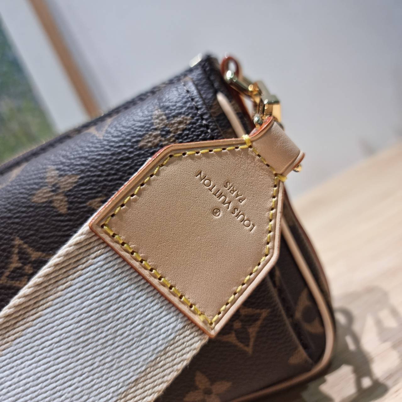 LV vivacite bag กระเป๋าสะพายมัลติ สายหนังครอสบอดี้ ปรับได้ตามต้องการ