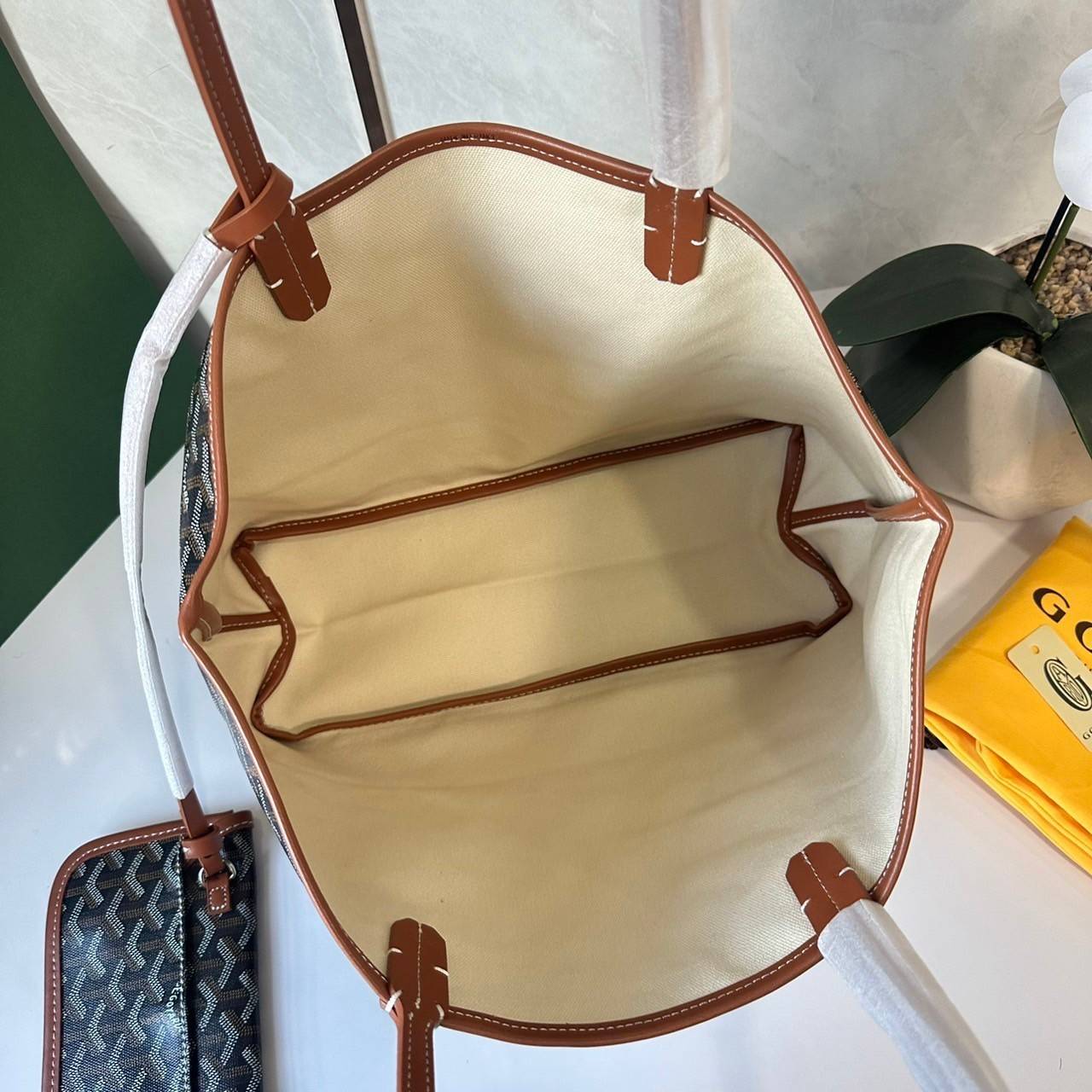 พร้อมส่ง 5 สี PM GOYARD ANJOU PM REVERSIBLE TOTE BAG / Goyard tote bag กระเป๋าทรงโท้ทใบใหญ่ เกรดไฮเอน 1:1 ใช้งานต่างประเทศได้ ภาพถ่ายจากงานขายจริง