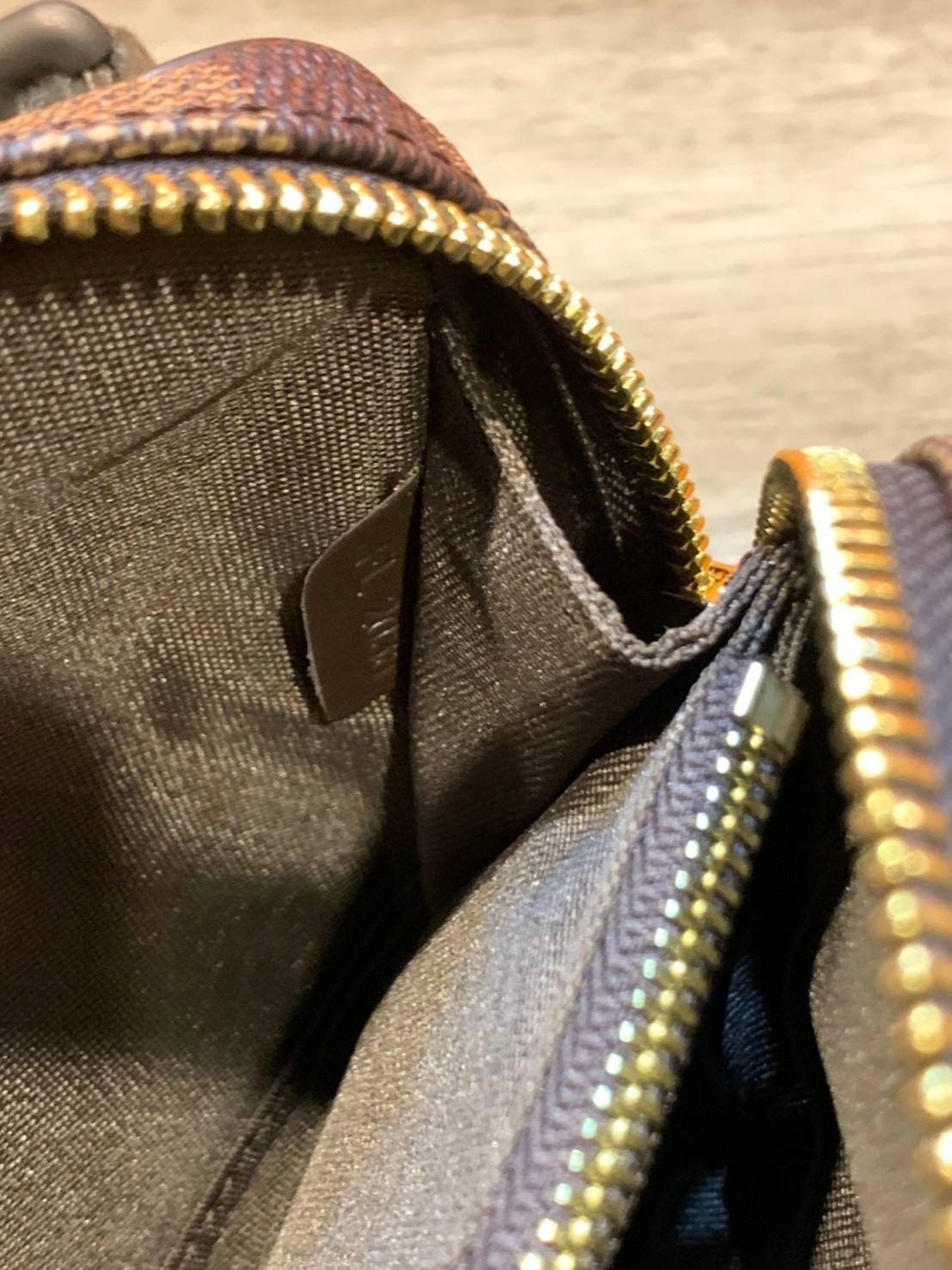 พร้อมส่งที่ไทย!! ที่นี่ที่เดียว LOUIS VUITTON Damier Ebene Brooklyn Bum Bag Louis Vuitton BeltBag กระเป๋าคาดอก คาดเอวสุดหรู งานหนังแท้ มีจำนวนจำกัดนะคะ