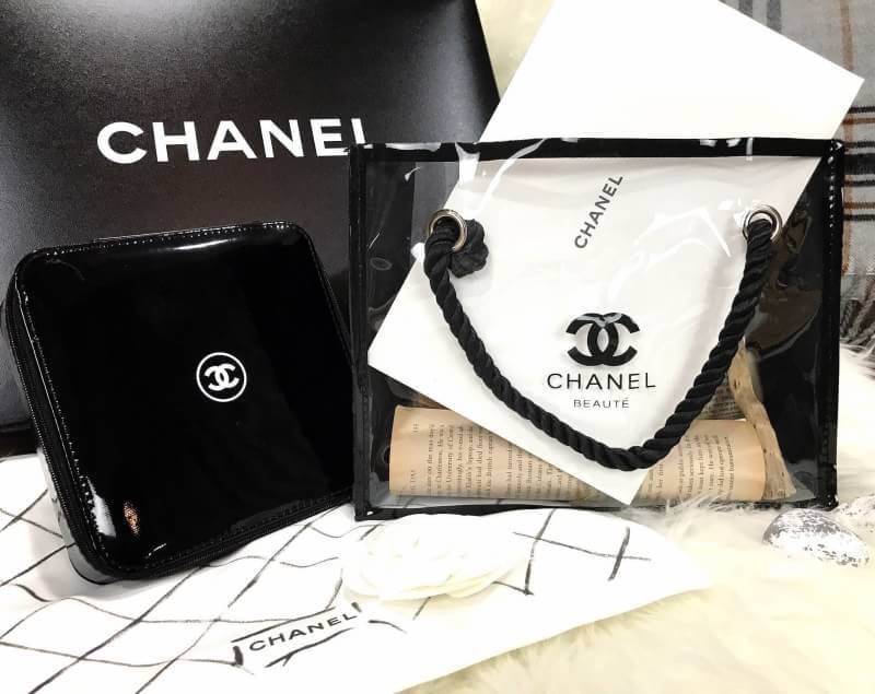 Best Gift Ideas!!! ห้ามพลาด! SET หายาก..น่าใช้น่าสะสม! Must Have! New Chanel VIP Beaute Clear Transparent Cosmetic Bag & Chanel Cosmetic Hard Case Square With Zip พรีเมี่ยมกิ้ฟของแท้ Limited Edition จากผลิตภัณฑ์ Chanel Lelift ของแท้นำเข้าจากเคาเตอร์ต่างปร