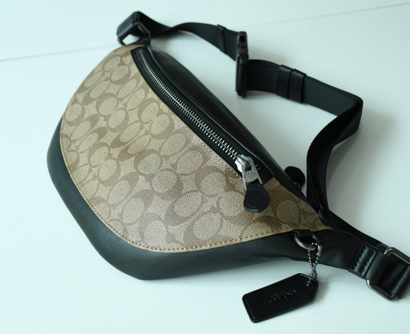 Coach F84711 Warren Mini Belt Bag In Signature Canvas กระเป๋าคาดอก คาดเอว ขนาดกำลังดี ใช้งานง่าย ใช้ได้ทั้งหญิงและชาย