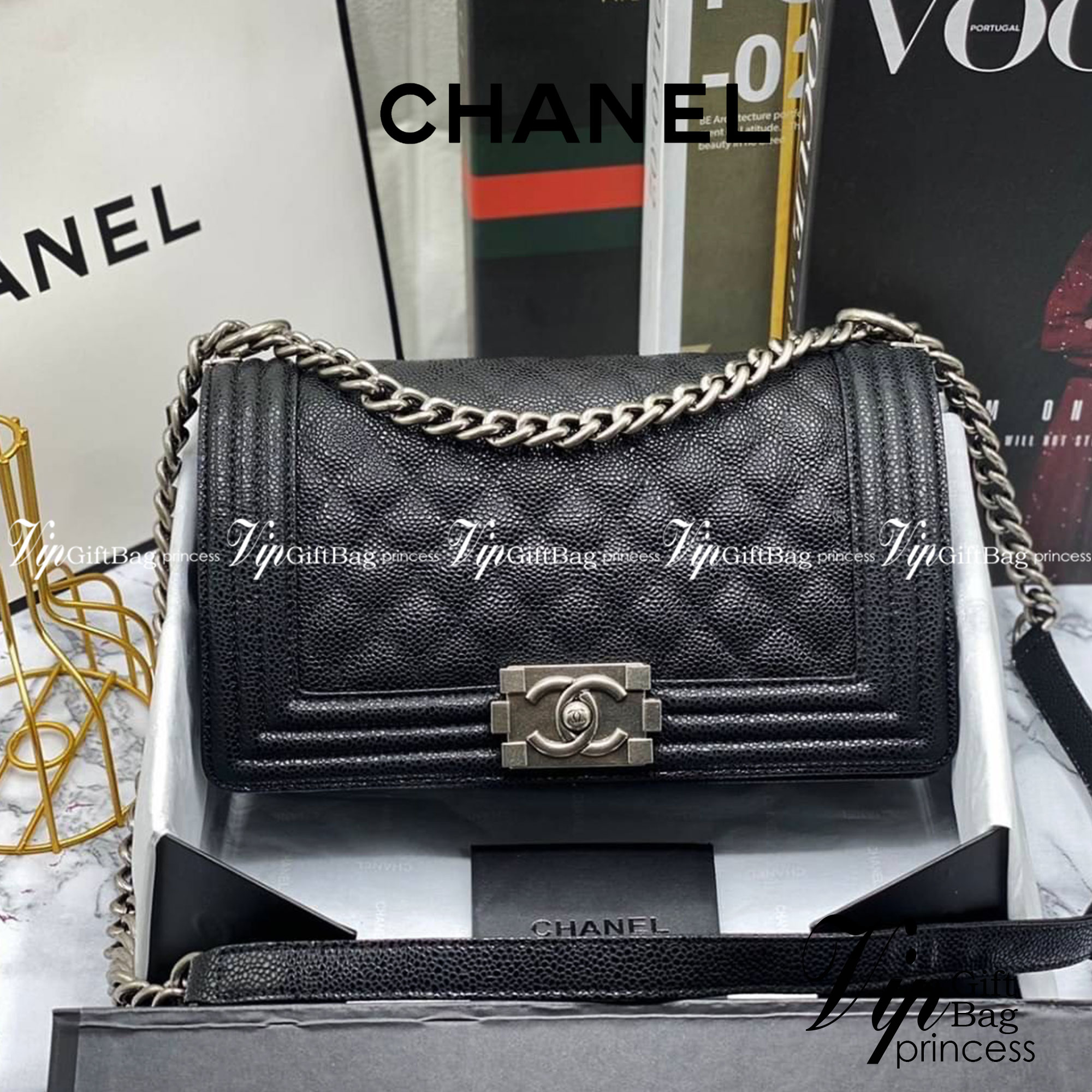 หนังแท้ CHANEL BOY 10" หนังคาเวียร์ อะไหล่เงิน/ทอง พร้อมส่งที่ไทย หนังลูกวัวแท้ อะไหล่โลหะสีรูทีเนียม สวยคลาสสิกทุกยุคสมัย เกรดออริจินอล 1:1 ภาพสินค้าถ่ายจากงานขายจริง ใช้งานต่างประเทศได้