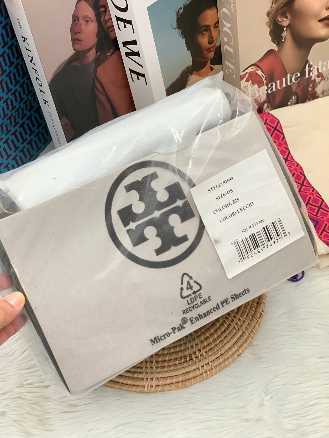 สวยจริงไม่จกตาจ้าา😘 TORY BURCH MILLER SHOULDER BAG BRAIDED STRAP LARGE ((81668)) พร้อมส่งที่ไทย! กระเป๋าหิ้วและสะพายไหล่ได้ในตัว หนังแท้ลายหนังสวยมากๆค่ะ ด้านหน้ามีอะไหล่โลโกแบรนด์ หรู สะพุดตาทีเดียว เปิดปิดกระเป๋าแบบฝาปิด ภายในมีช่องหลักใส่ของ2ช่