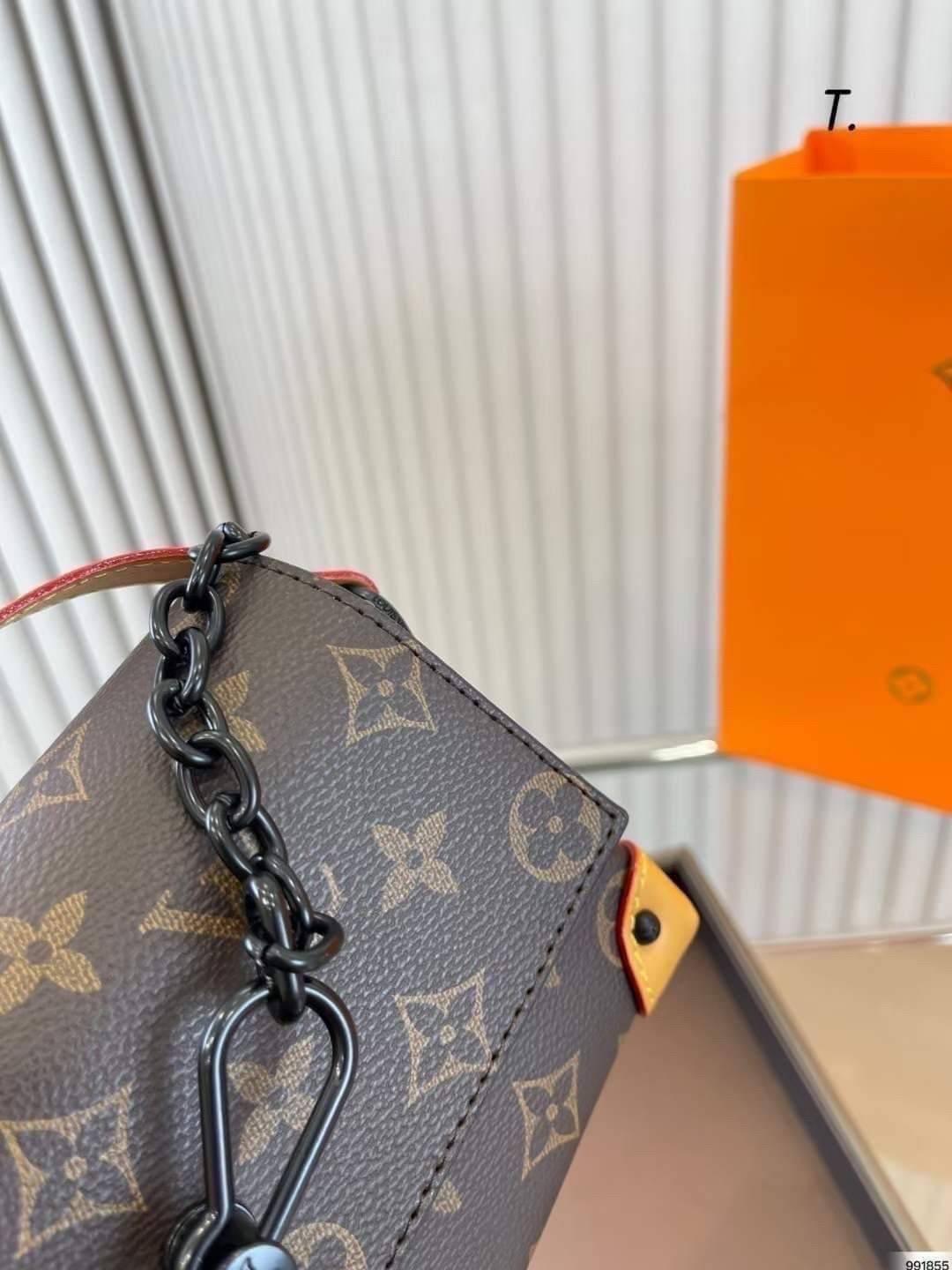 LV Streamer Messenger Bag กระเป๋าสะพายทรงกล่องที่สุดของรุ่นหายาก ดีไซน์คลาสสิกน่าใช้ ใช้ได้ทั้งชายหญิง unisex cool