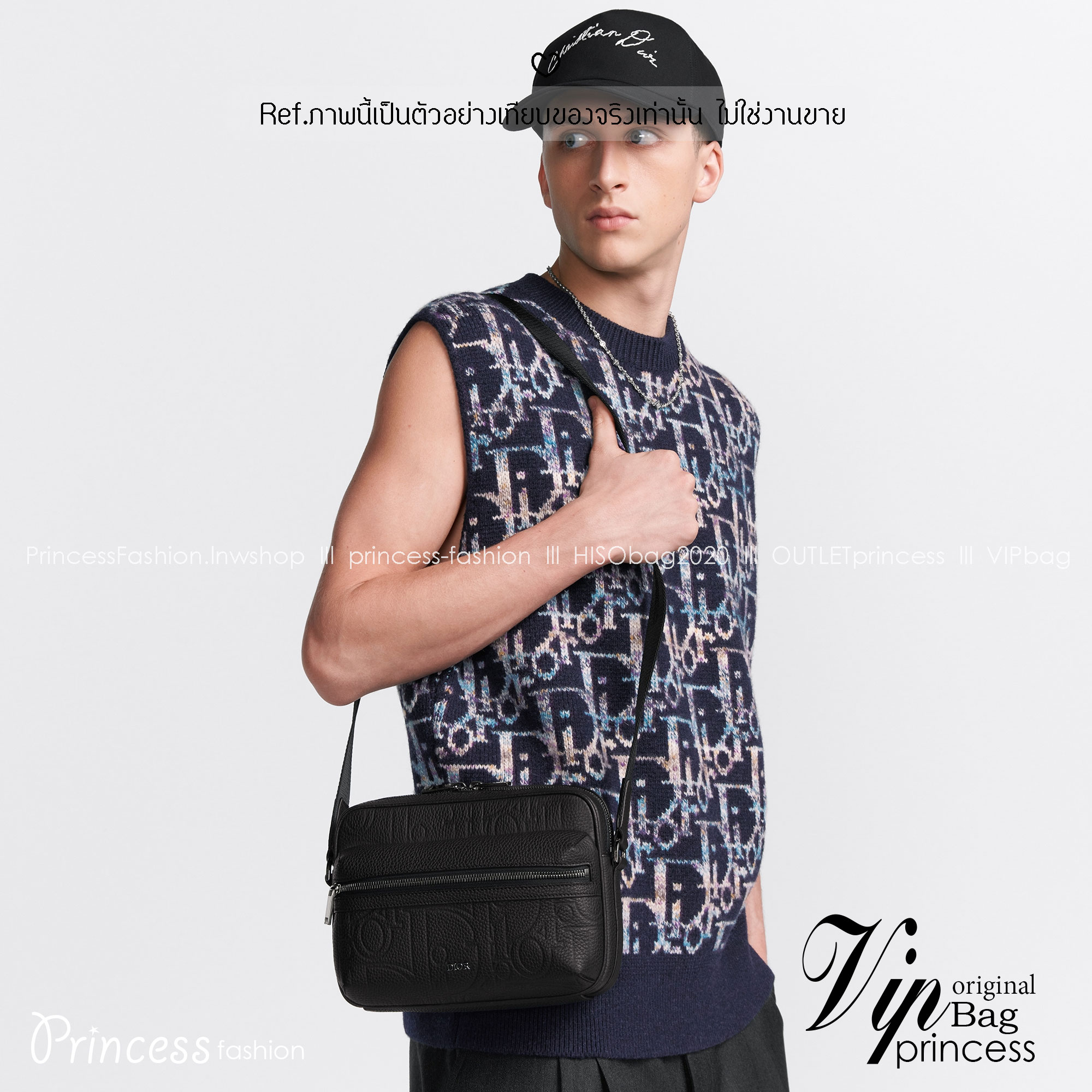 DIOR Messenger Bag with Flap กระเป๋าสะพายทรงแมสเซ็นเจอร์ รูปทรงใหม่ทันสมัย ปั้มลายแบรนด์สง่างามเหนือกาลเวลา ใหม่ล่าสุด ไอเท็มที่หนุ่มๆต้องไม่พลาด -- [รับตัวแทนกระเป๋า]