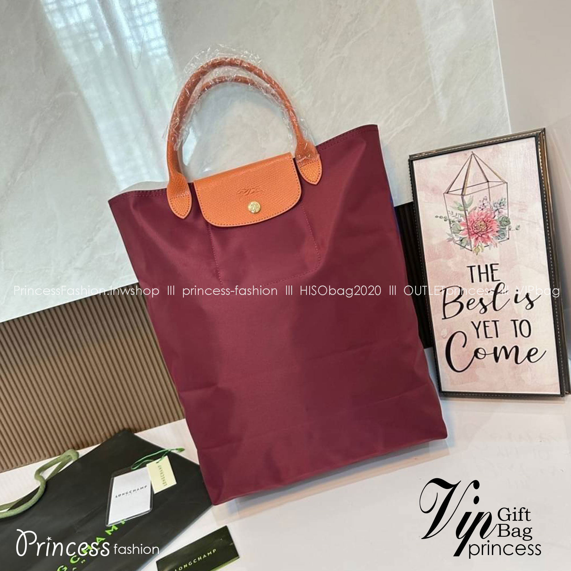 LONGCHAMP LE PLIAGE RE-PLAY TOP HANDLE BAG สินค้ารุ่นลิมิเต็ด collection สุดปัง ซื้อใบเดียวเหมือนได้2 ใบ กระเป๋าสะพายแนวตั้งที่กว้างขวาง มีเอกลักษณ์เฉพาะตัวแต่มีดีไซน์ที่น่าดึงดูด