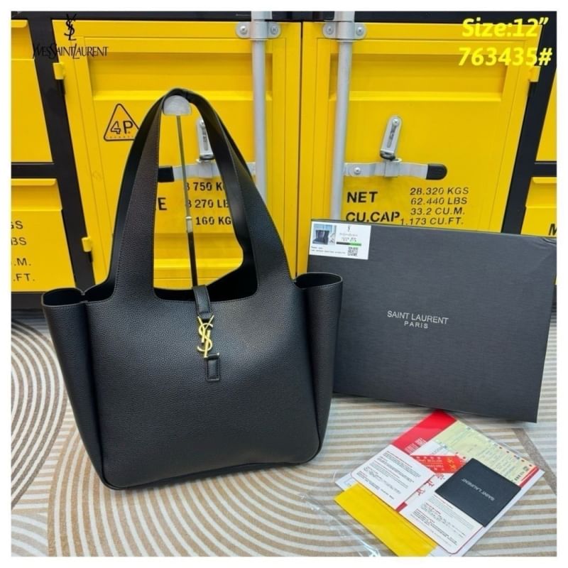 YSL Le 5 À 7 Bea Leather Tote Bag กระเป๋าทรงโท้ทงานหนังเต็มใบ สวยเด่นเป็นเอกลักษณ์มาก ดีไซน์เรียบแต่มากมีอยู่จริง สวยดูแพง ที่ไม่มีตอนนี้คือพลาด