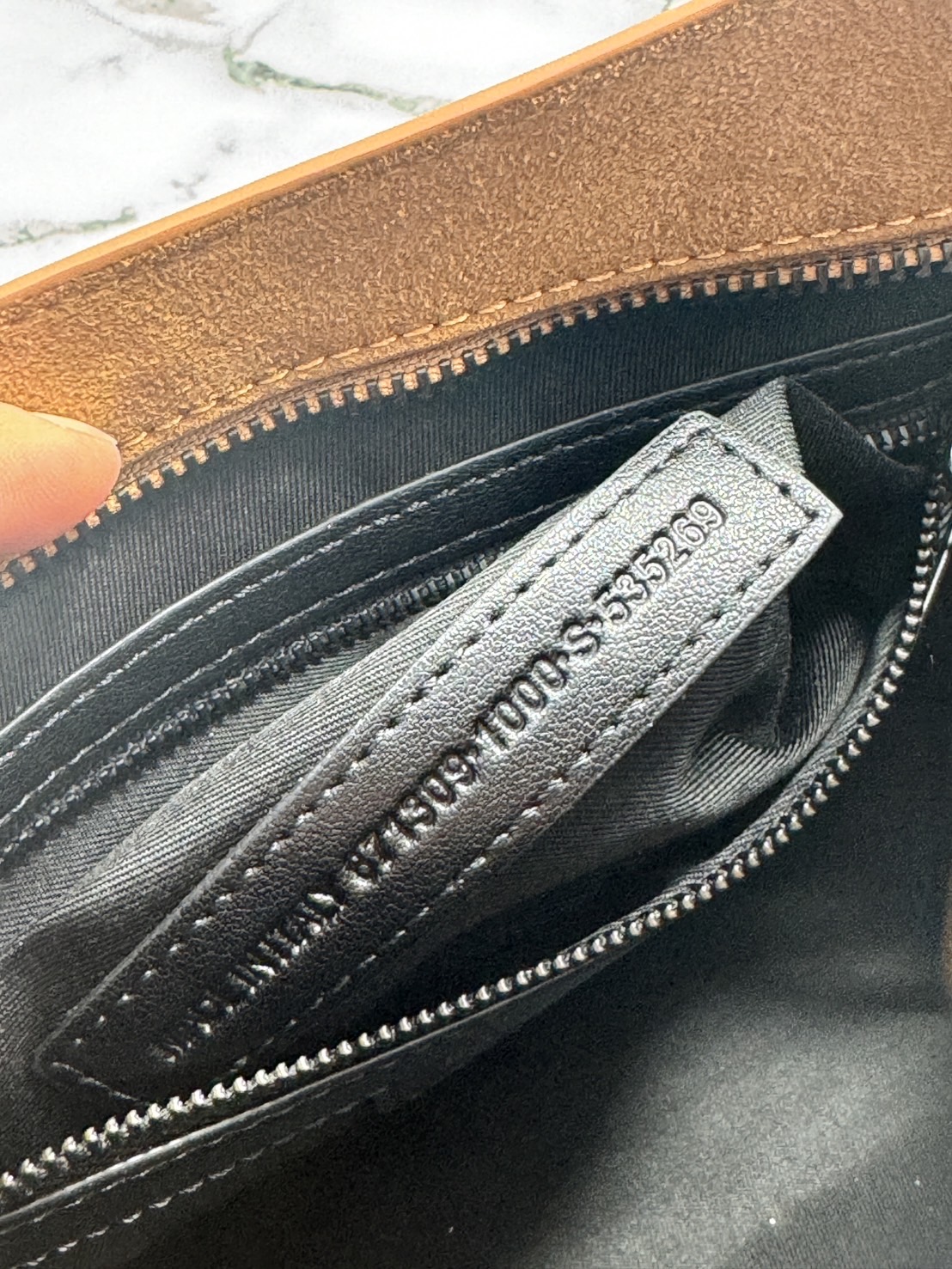 ORI หนังแท้ | Balenciaga Le City suede bag 30cm กระเป๋าถือ/สะพายข้างดีไซน์โดดเด่นสวยเท่ล้ำสมัย ใหม่ล่าสุดงานหนังกลับที่สุดแห่งความไอคอนิกไม่เหมือนใคร มีกิมมิคและลูกเล่นแพรวพราว