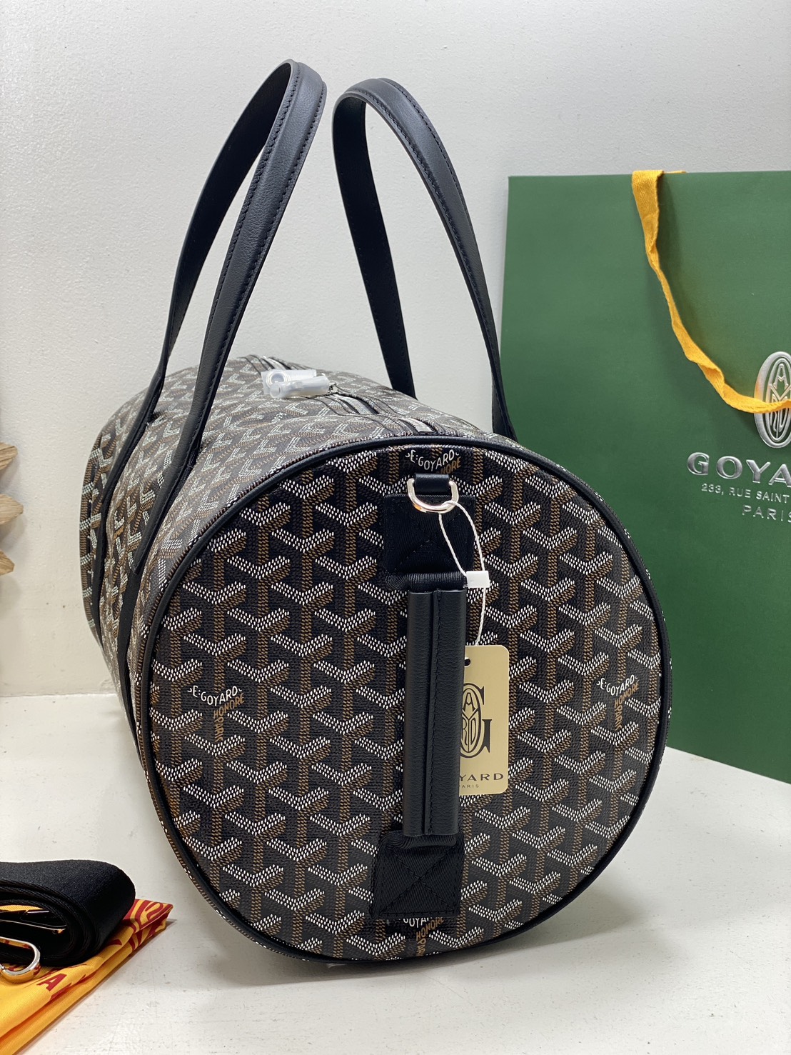 ORI หนังแท้ | Goyard Barrel 40 Sports Bag กระเป๋าสะพายทรง Keepall ใบใหญ่ ดีไซน์สปอร์ต ภายในโล่งกว้าง จุของได้เยอะ มีหูจับด้านบน เพิ่มฟังชั่นหูหิ้วด้านข้าง สะดวกใช้งาน