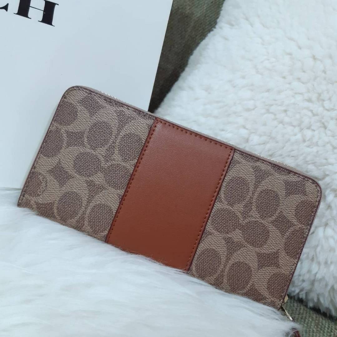 ของแท้ 100% 👍 COACH 31546 ACCORDION ZIP WALLET IN COLORBLOCK SIGNATURE CANVAS กระเป๋าสตางค์ใบยาวรุ่นขายดี!! สีขายหมด!! สาวๆต้องยกให้เป็นไอเท็มที่ขาดไม่ได้เลยน้า วัสดุหนังแคนวาสเคลือบ ภายในเป็นหนังแท้