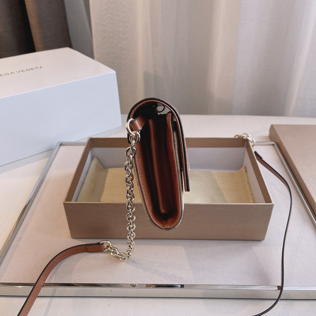 พรีเมี่ยมกิ๊ฟแท้ 💯% 】BURBERRY CROSSBODY BAG กระเป๋าสะพายพรีเมี่ยมกิ๊ฟรุ่นใหม่ล่าสุด Limited จาก BURBERRY Perfume DutyFree