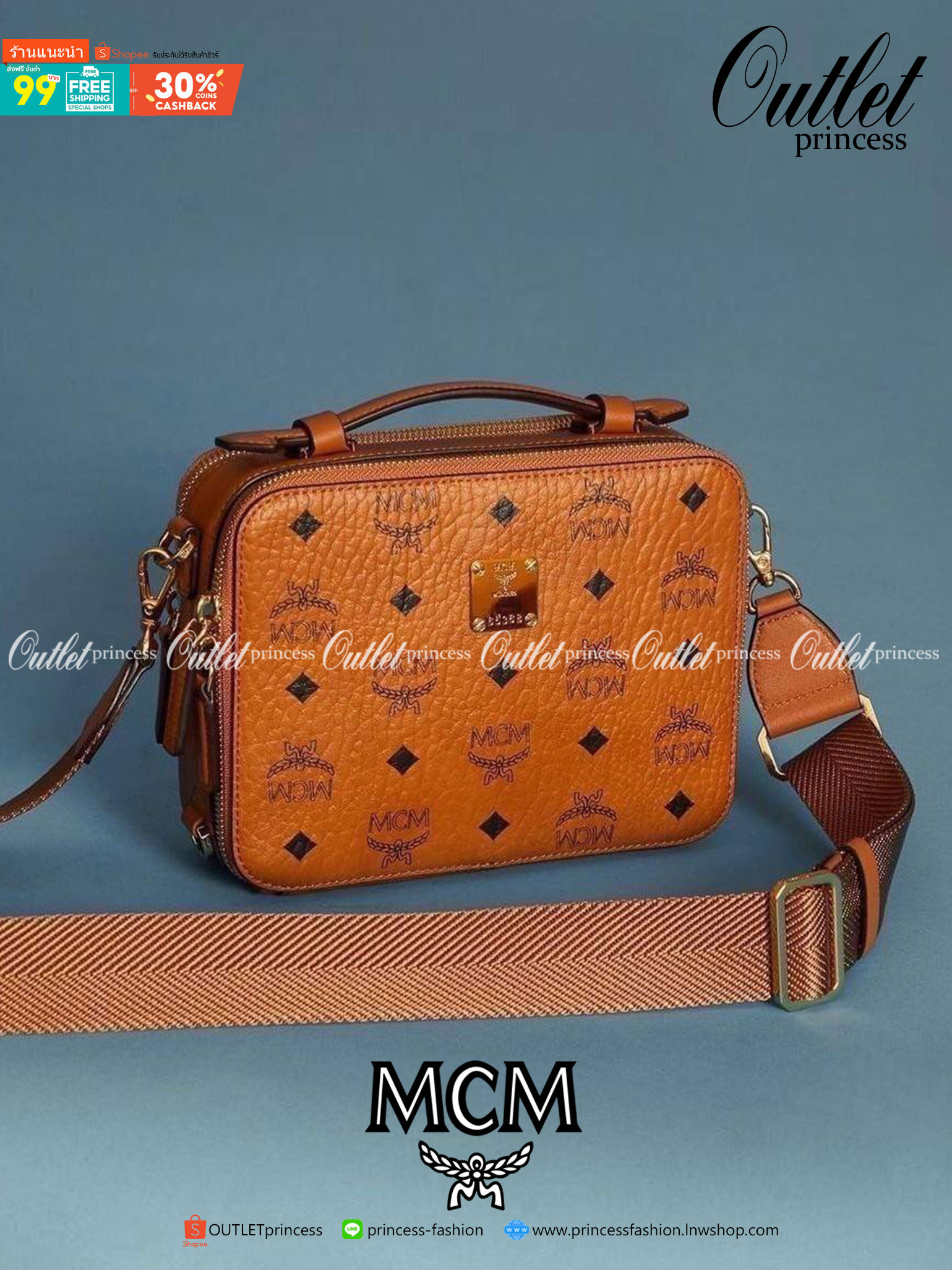 M.C.M KLASSIK CROSSBODY BOX BAG ไอเท็มขวัญใจเซเลปอีกหนึ่ง!! กระเป๋าสะพายครอสบอดี้ดีไซน์ทรงกล่อง ด้วยรูปลักษณ์ที่มีสไตล์ สามารถใช้กับลุคแคชชวล หรือลุคไหนๆก็ทำให้ดูโดดเด่นขึ้นมาได้ วัสดุหนังแคนวาสคุณภาพดี เปิด-ปิดด้วยซิป มีช่องหลัก 2 ช่อง มาพร้อมสายสะ