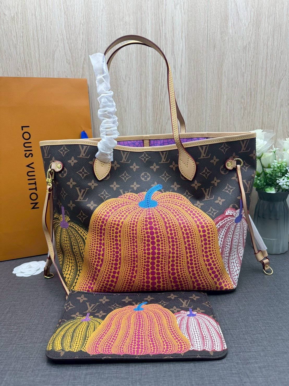 ORI หนังแท้ | LV x YK Neverfull MM Bag Monogram Pumpkin / LV Tote Bag กระเป๋าสะพายทรงโท้ทใบใหญ่ ลายฟักทองหลากสีสดใส